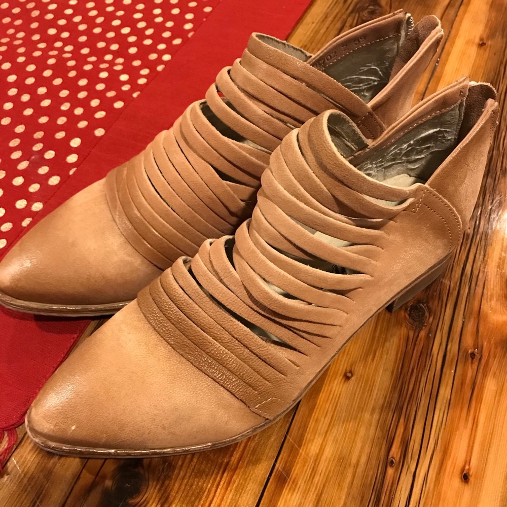 Free People Lost Valley Ankle Boot size 39 tan